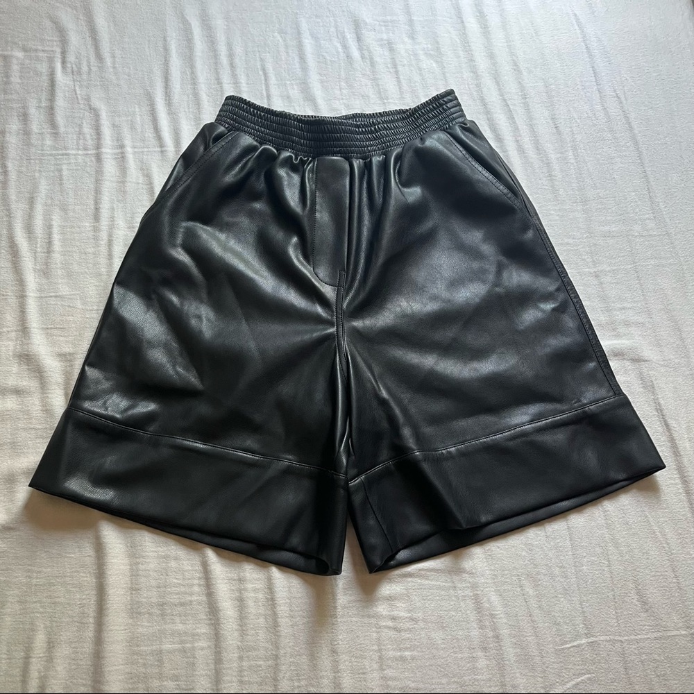 NWOT Sundarbay black faux leather pleather high rise shorts‎